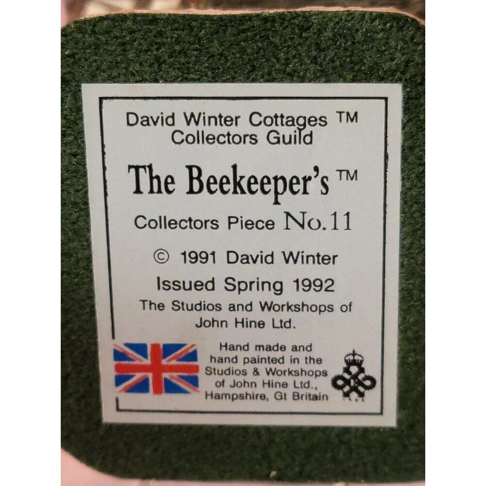 The Beekeeper's Vintage David Winter “The Beekeeper’s” Cottage Collectors #11